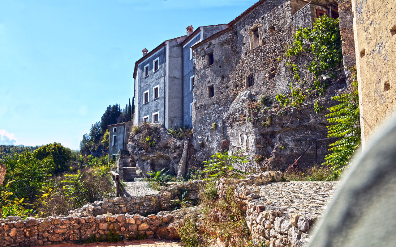 Laino Castello – Il paese abbandonato